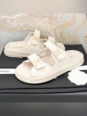 New! Chanel Dad CC Shiny Calfskin Pearl Quilted Slide Sandals